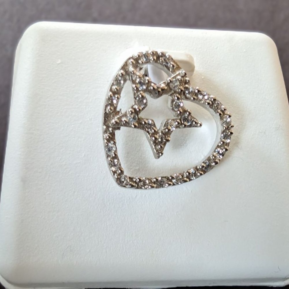 Beautiful Heart & Star Pendant .925 Sterling Silver Set With CZ's - Picture 3 of 4